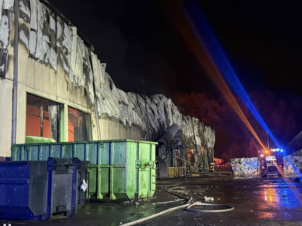 Olbrzymi pożar sortowni śmieci w Elblągu