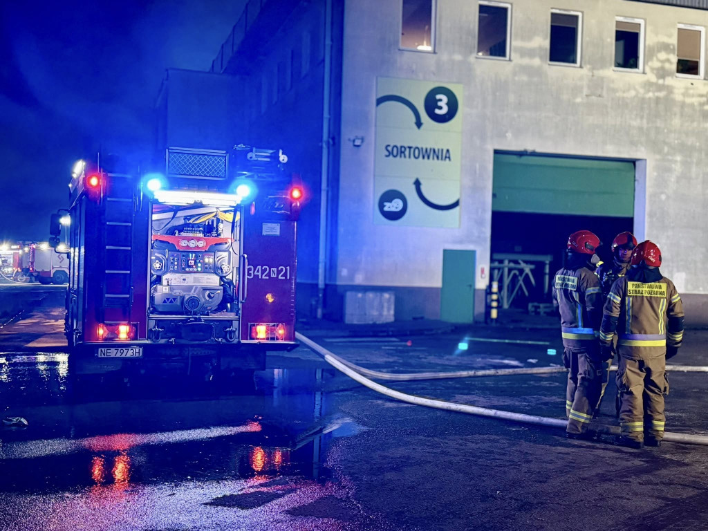 Olbrzymi pożar sortowni śmieci w Elblągu