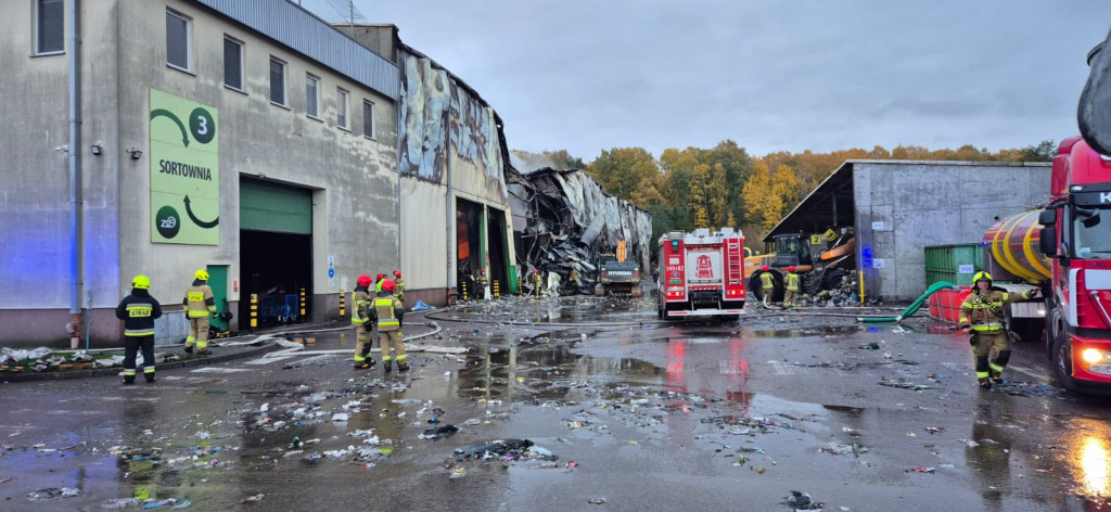 Olbrzymi pożar sortowni śmieci w Elblągu