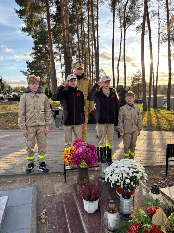 Mundurowi z Ostródy oddali hołd zmarłym kolegom