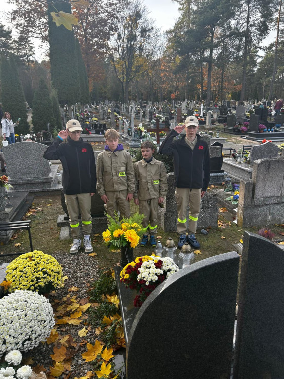 Mundurowi z Ostródy oddali hołd zmarłym kolegom