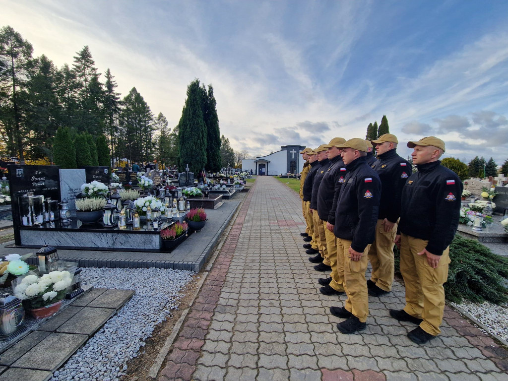 Mundurowi z Ostródy oddali hołd zmarłym kolegom