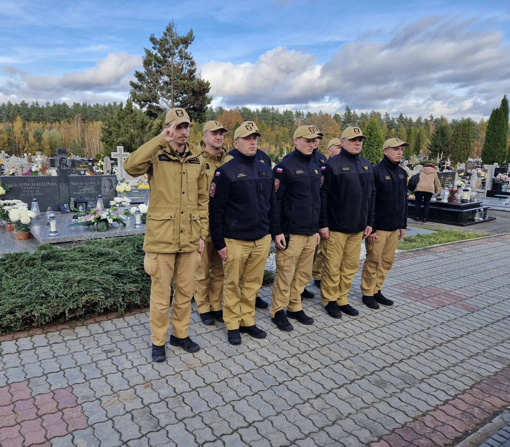 Mundurowi z Ostródy oddali hołd zmarłym kolegom