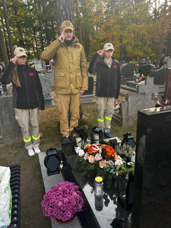 Mundurowi z Ostródy oddali hołd zmarłym kolegom