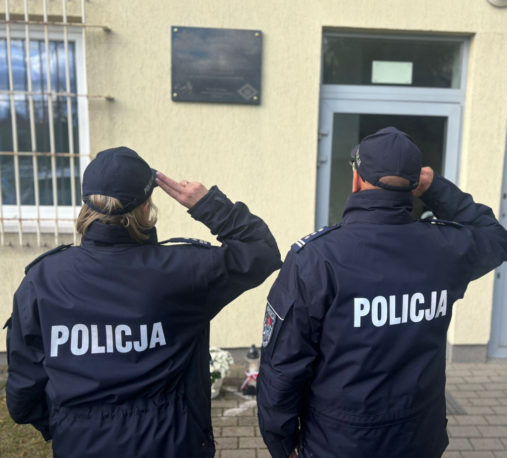 Mundurowi z Ostródy oddali hołd zmarłym kolegom