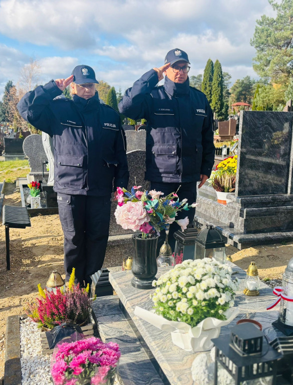 Mundurowi z Ostródy oddali hołd zmarłym kolegom