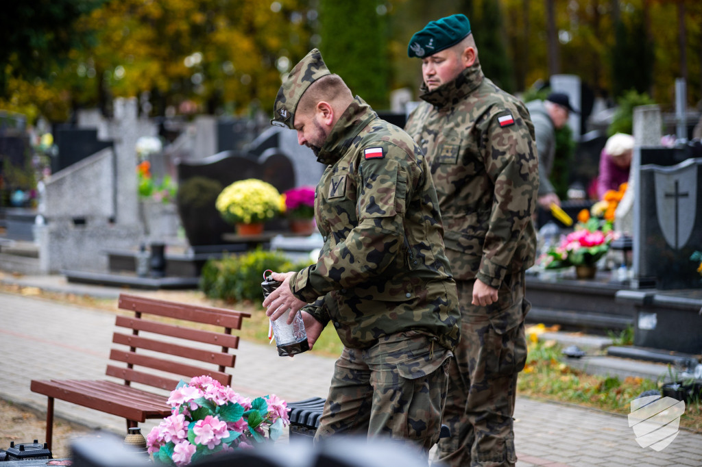 Mundurowi z Ostródy oddali hołd zmarłym kolegom