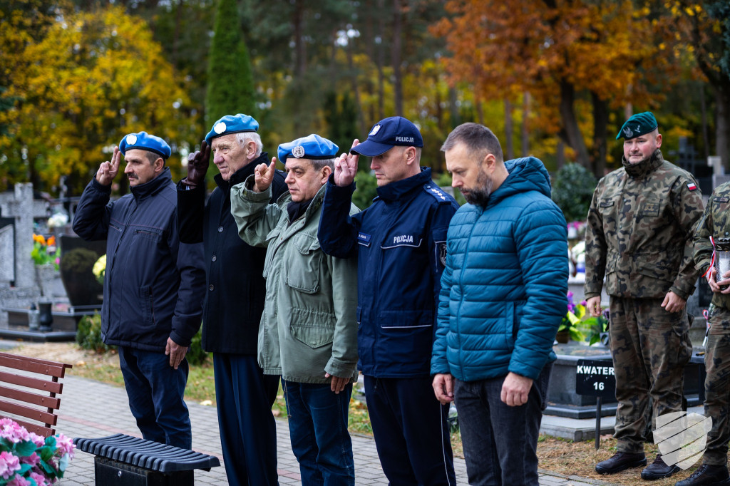 Mundurowi z Ostródy oddali hołd zmarłym kolegom