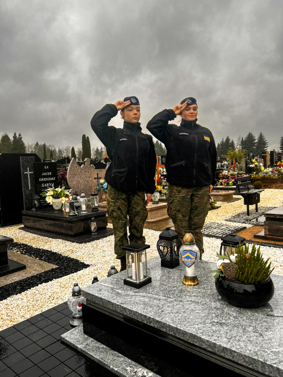Mundurowi z Ostródy oddali hołd zmarłym kolegom