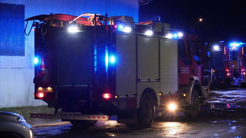 POŻAR W HALI PRZY UL. GIZEWIUSZA W OSTRÓDZIE