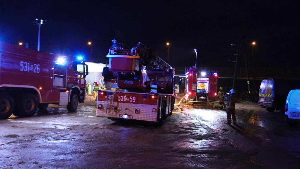 POŻAR W HALI PRZY UL. GIZEWIUSZA W OSTRÓDZIE