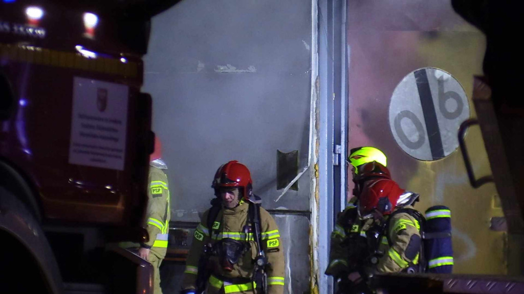 POŻAR W HALI PRZY UL. GIZEWIUSZA W OSTRÓDZIE