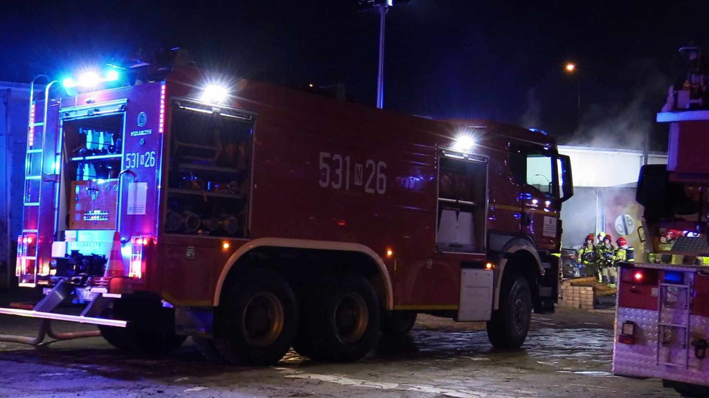 POŻAR W HALI PRZY UL. GIZEWIUSZA W OSTRÓDZIE