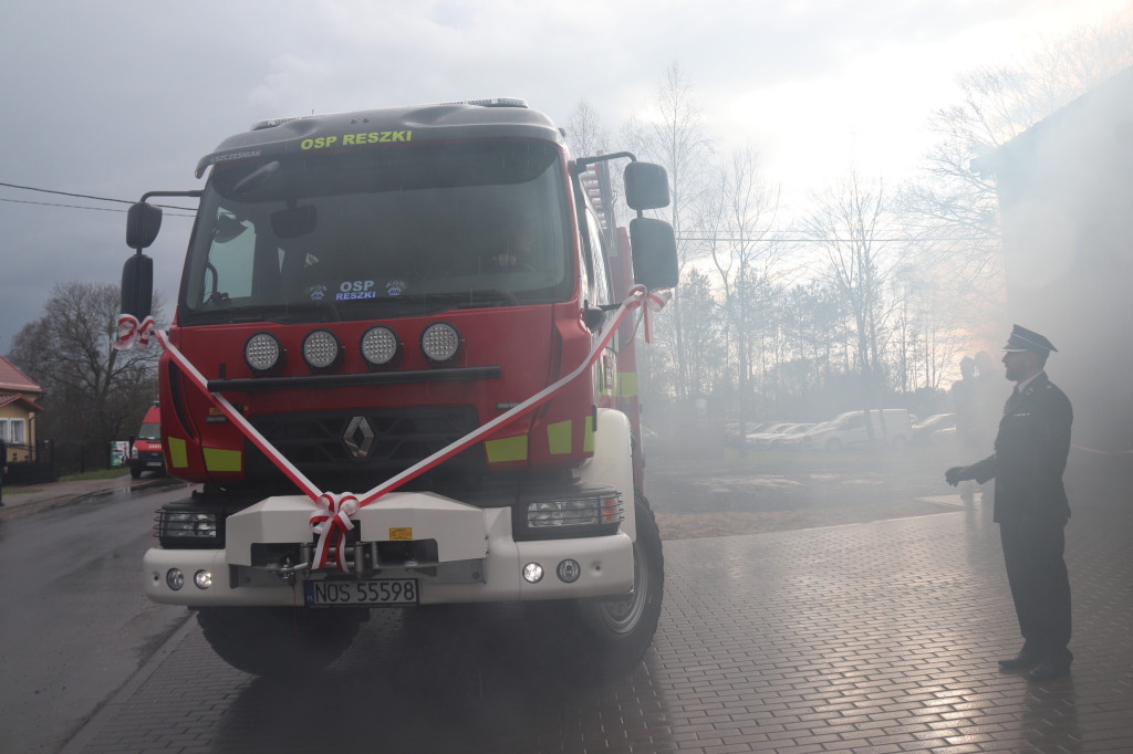 OSP Reszki otrzymało nowy wóz strażacki i garaż