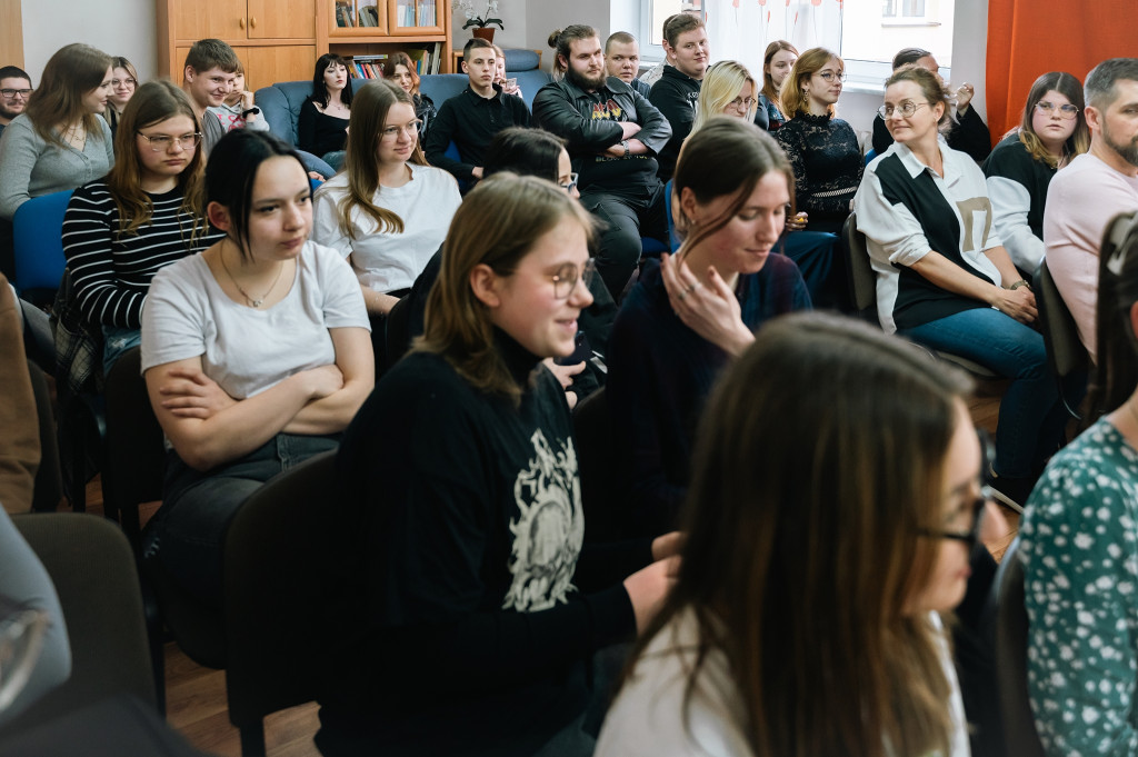 Uroczyste pożegnanie uczniów kończących szkołę