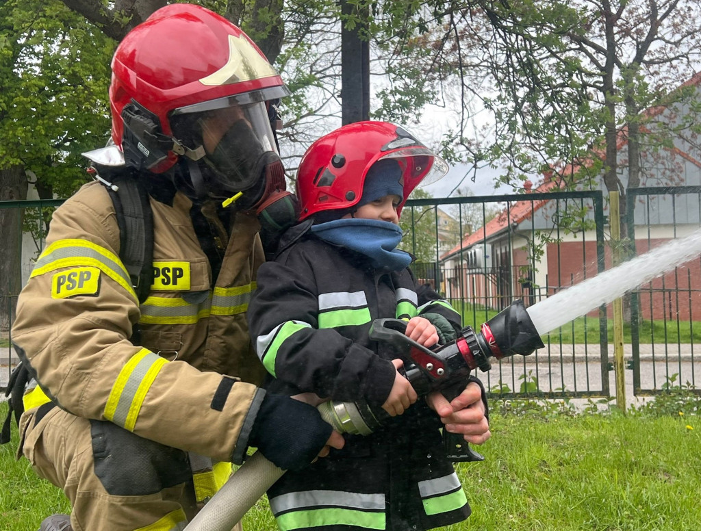5-letni Gucio spędził dzień ze strażakami