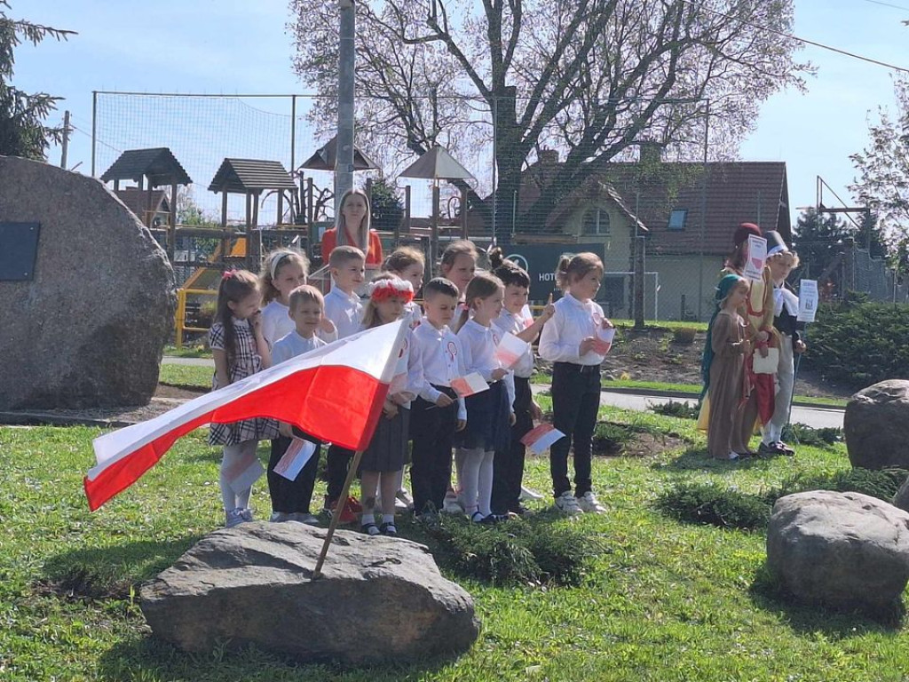 Szkoły w Gm. Ostróda obchodziły Święta Majowe