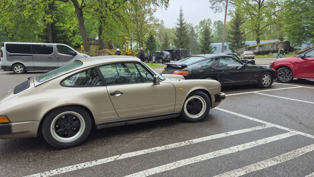 Samochody marki Porsche w Wilczym Szańcu