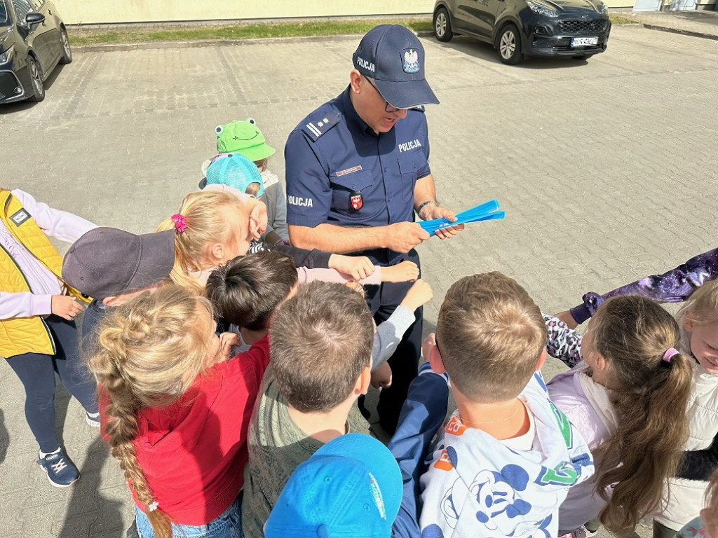 Uczniowie ze Szkoły Podstawowej nr 3 na komendzie