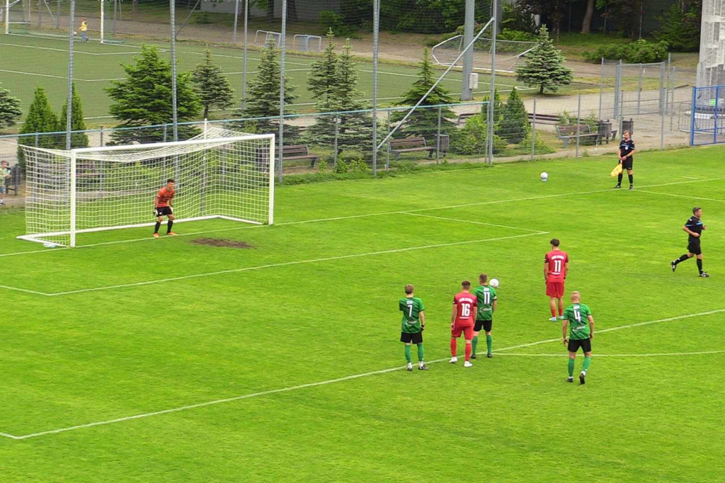Sokół Ostróda wygrywa z Ossą Biskupiec (foto)