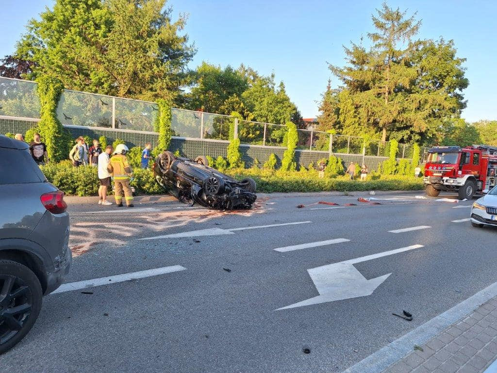 Pijany kierowca ciężarówki staranował autobus
