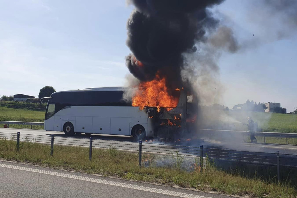 Pożar autobusu z dziećmi na S5 na trasie Ostróda