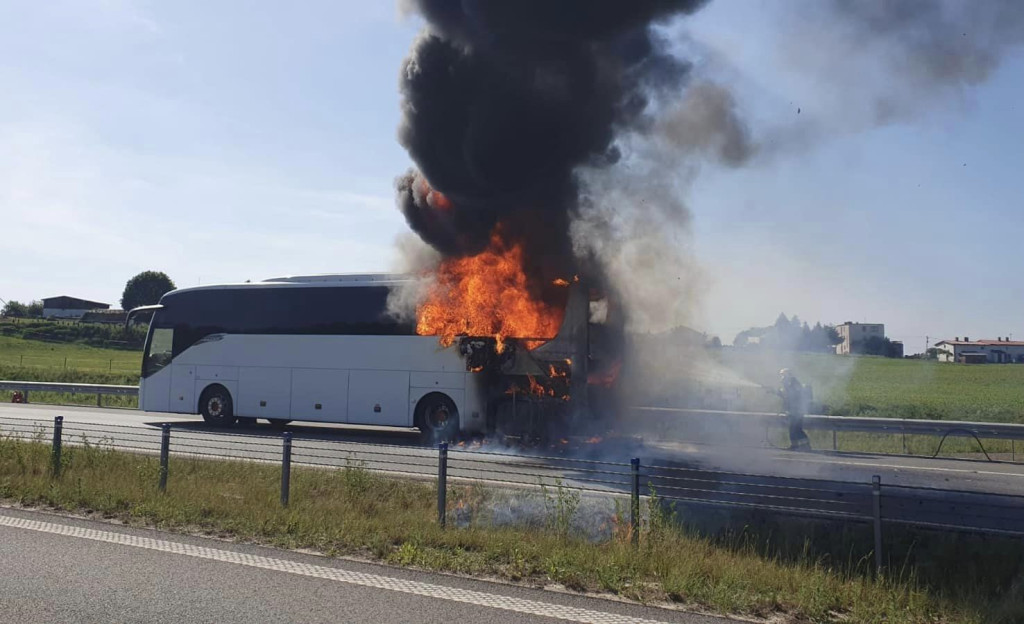 Pożar autobusu z dziećmi na S5 na trasie Ostróda