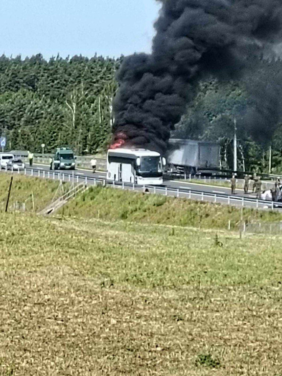 Pożar autobusu z dziećmi na S5 na trasie Ostróda