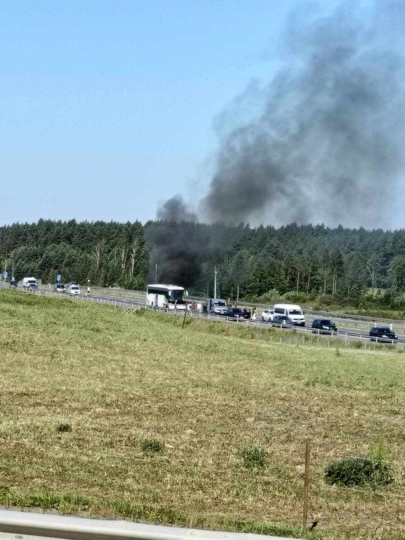 Pożar autobusu z dziećmi na S5 na trasie Ostróda