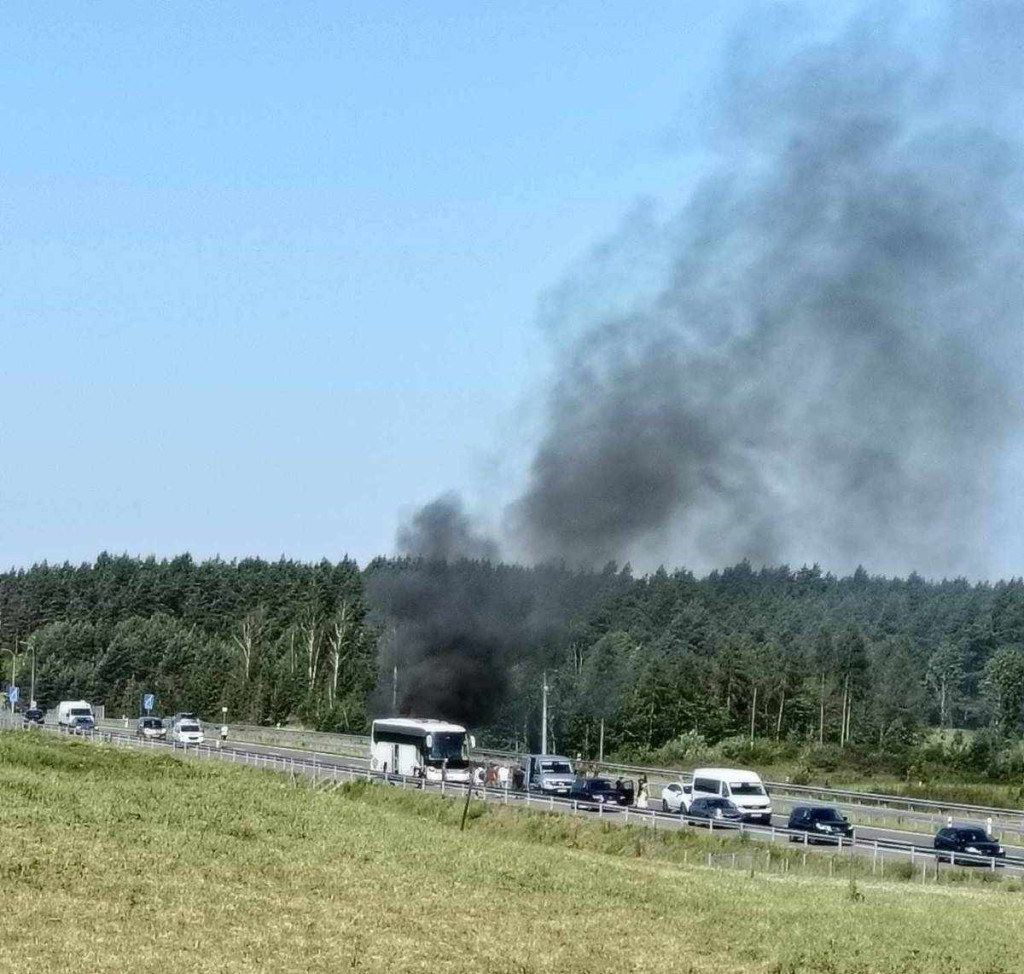 Pożar autobusu z dziećmi na S5 na trasie Ostróda