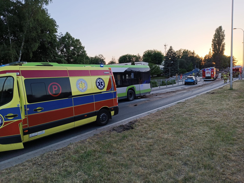 Pijany kierowca ciężarówki staranował autobus