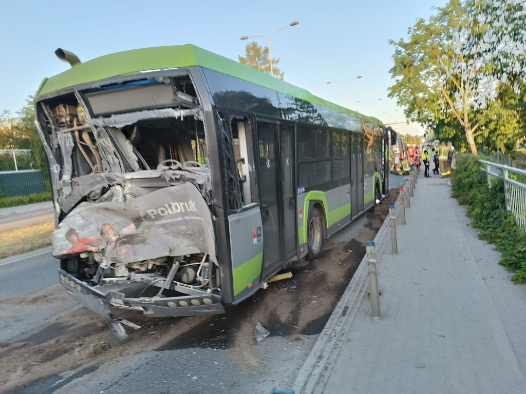 Pijany kierowca ciężarówki staranował autobus