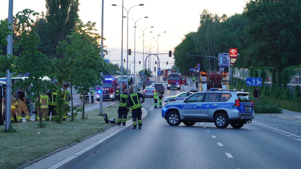 Pijany kierowca ciężarówki staranował autobus