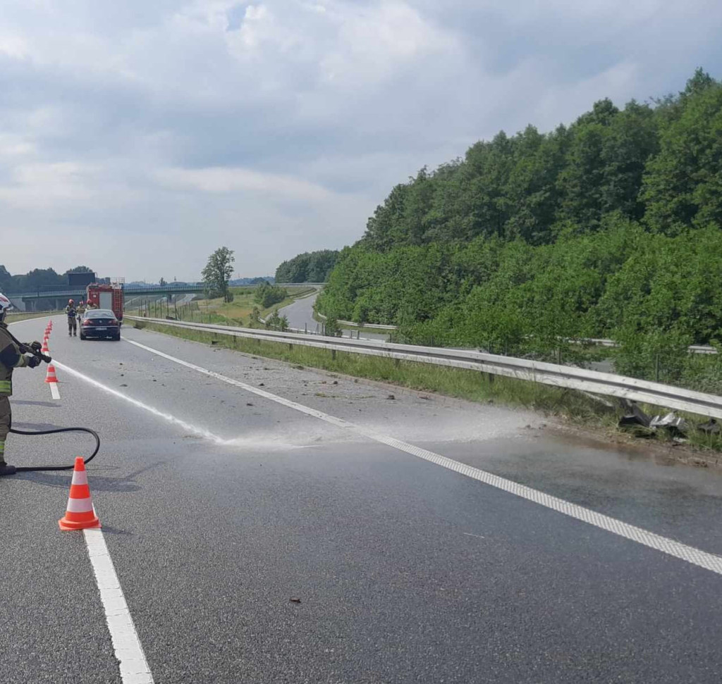 Uderzył volkswagenem w bariery na S7