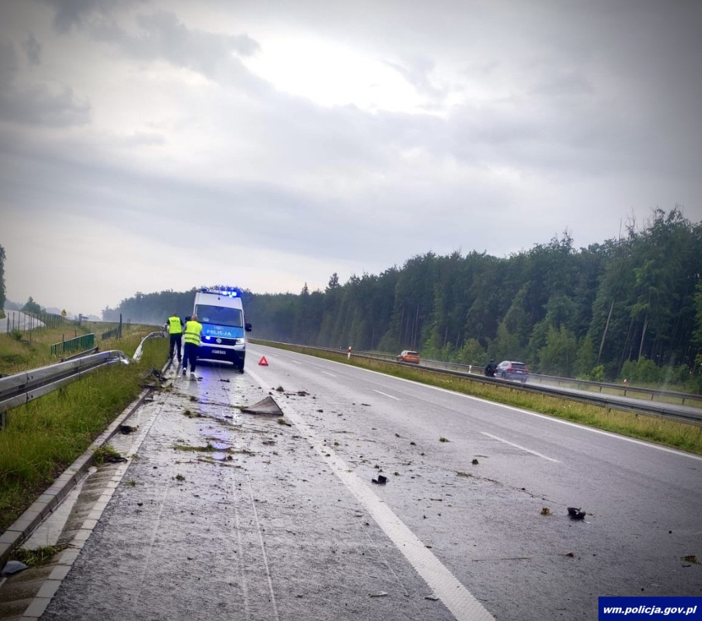 Uderzył volkswagenem w bariery na S7