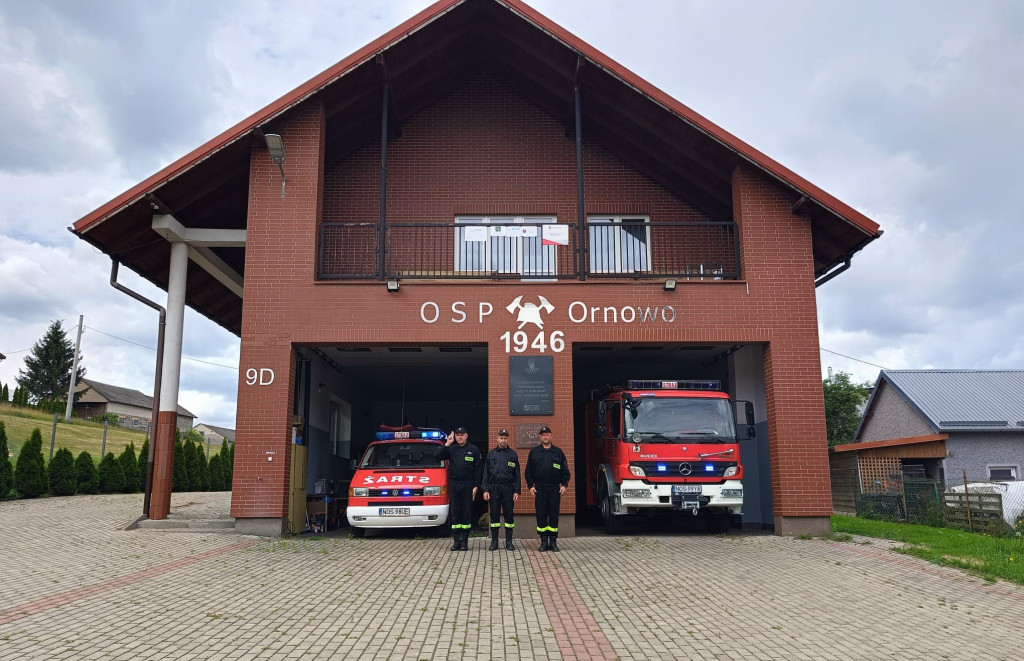 Strażacy oddali hołd zmarłemu żołnierzowi