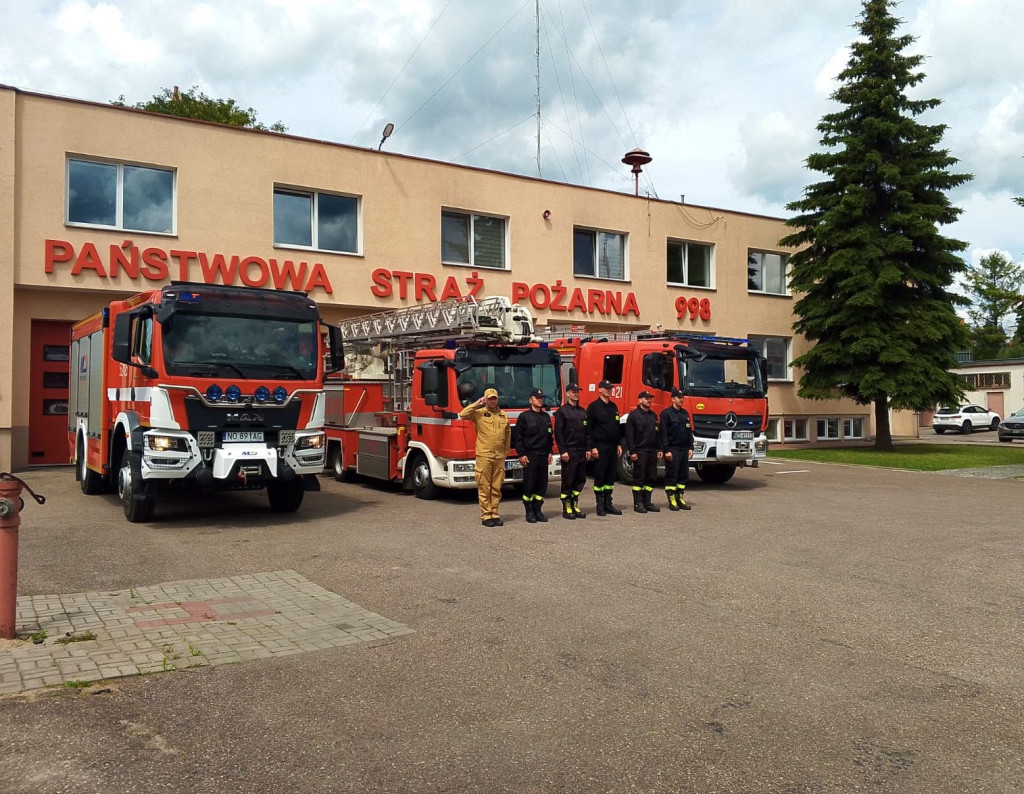 Strażacy oddali hołd zmarłemu żołnierzowi