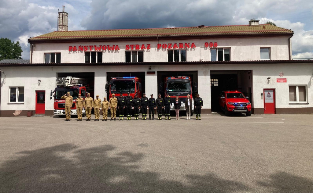 Strażacy oddali hołd zmarłemu żołnierzowi