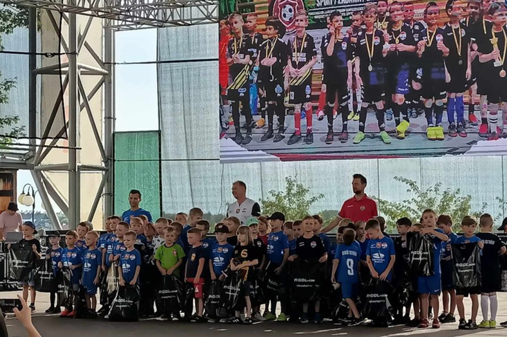 Najmłodsi piłkarze Sokoła zakończyli sezon (foto)