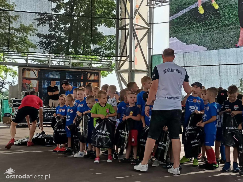 Najmłodsi piłkarze Sokoła zakończyli sezon (foto)