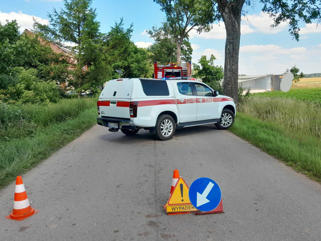 Samochód ciężarowy zerwał linię energetyczną