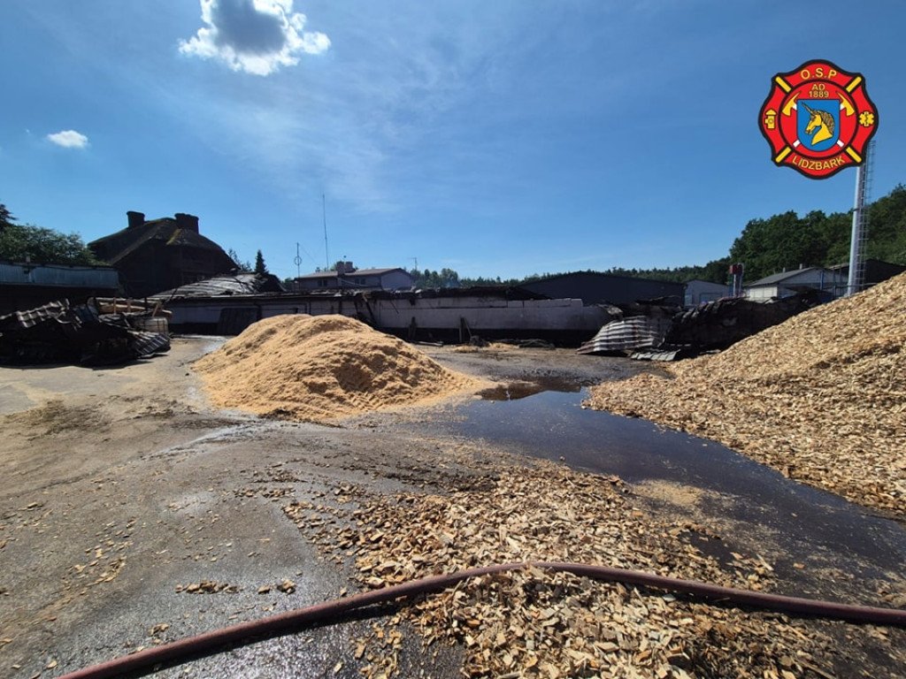 Pożar hal produkcyjnych w Klonowie - FOTO