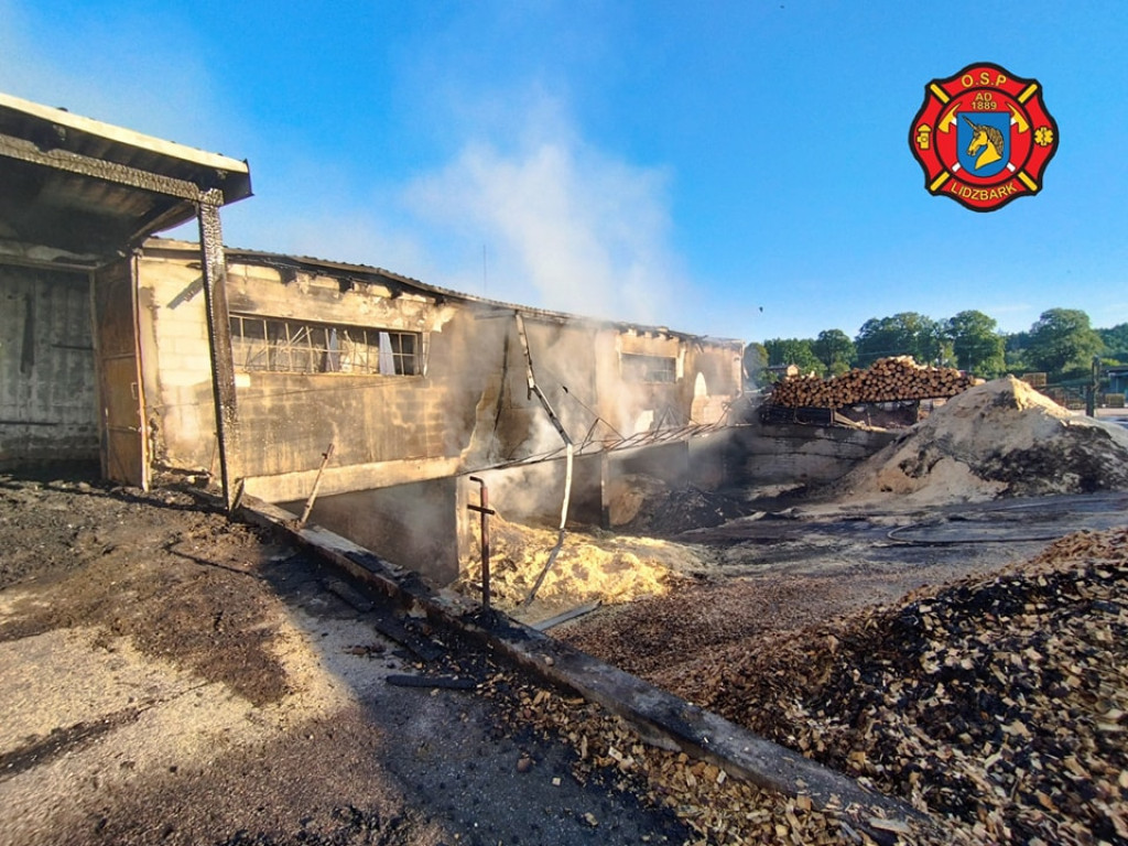 Pożar hal produkcyjnych w Klonowie - FOTO