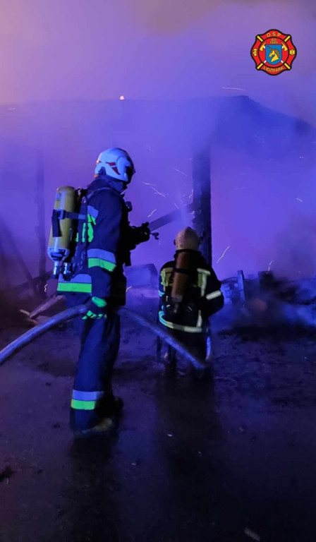 Pożar hal produkcyjnych w Klonowie - FOTO