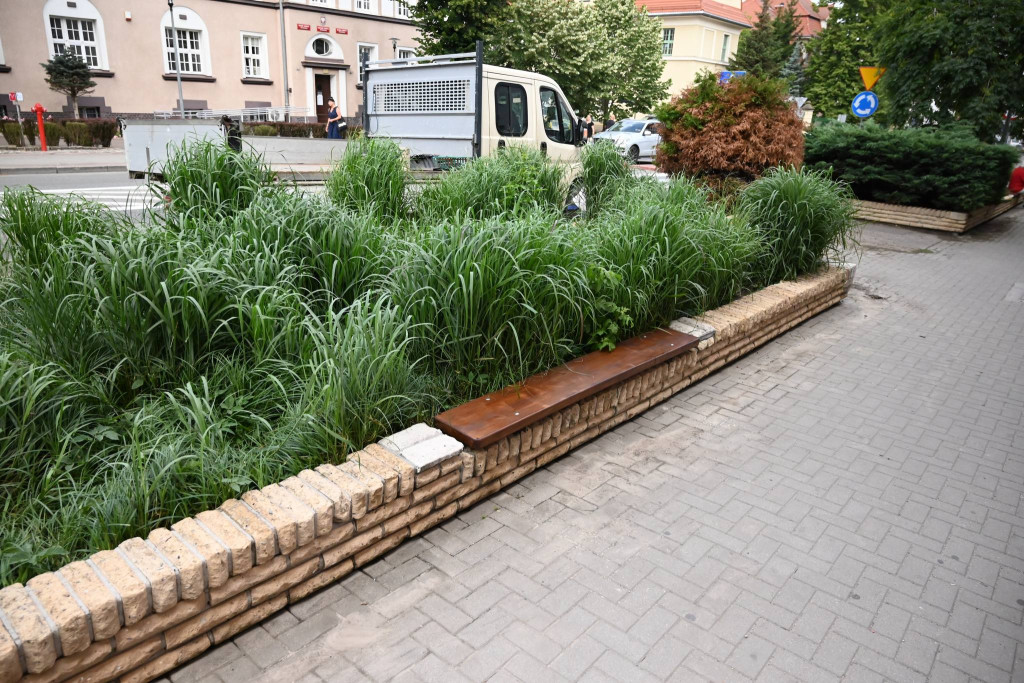 Nowe ławki przy ul. 11 Listopada i Czarnieckiego