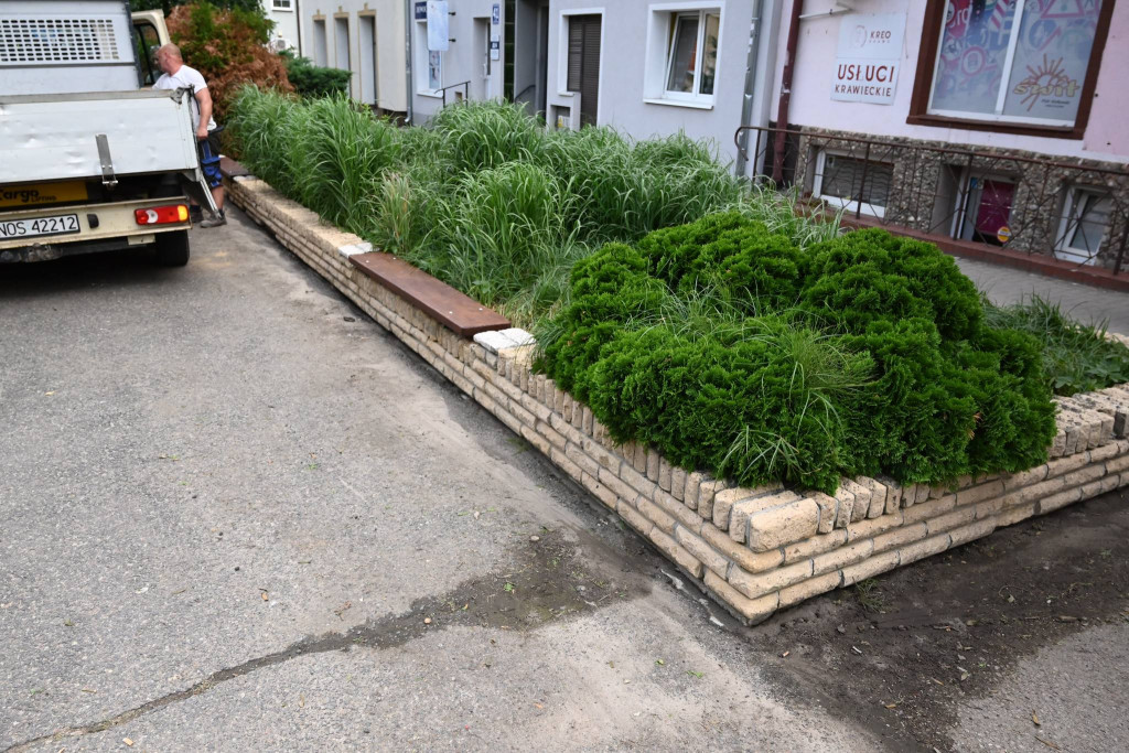Nowe ławki przy ul. 11 Listopada i Czarnieckiego