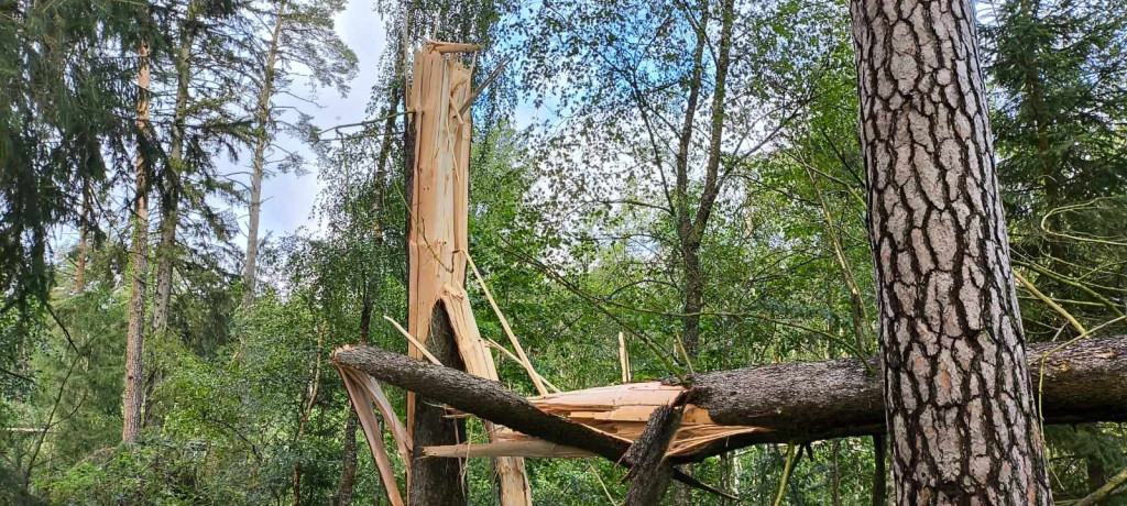Przejście tornada nad Ośrodkiem Wypoczynkowym 