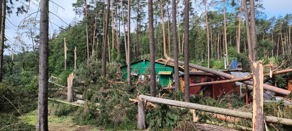 Przejście tornada nad Ośrodkiem Wypoczynkowym 