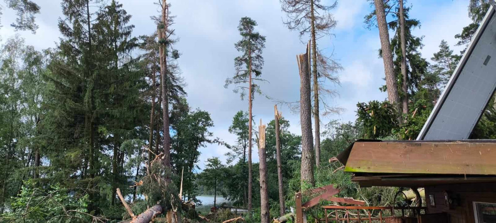 Przejście tornada nad Ośrodkiem Wypoczynkowym 