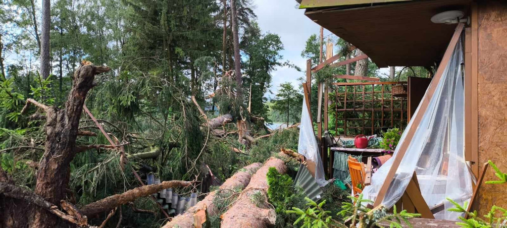 Przejście tornada nad Ośrodkiem Wypoczynkowym 